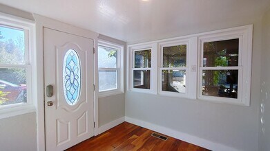 17420 SE Franklin Ct in Portland, OR - Building Photo - Building Photo