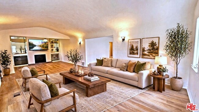 132 S La Peer Dr in Beverly Hills, CA - Building Photo - Building Photo