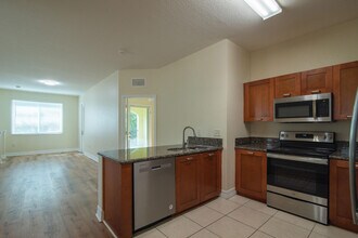 49 SE Sedona Cir in Stuart, FL - Building Photo - Building Photo