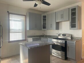 5304 W Altgeld St in Chicago, IL - Building Photo - Building Photo