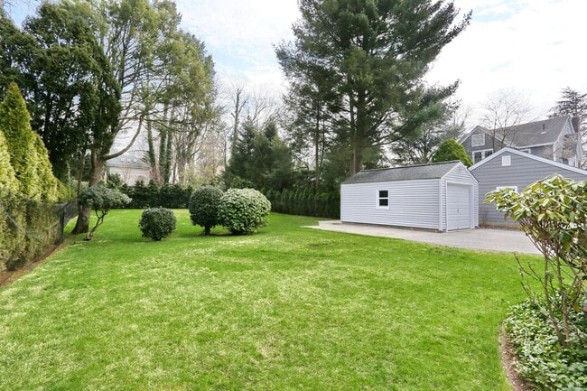 24 Palmer Ave in Tenafly, NJ - Building Photo - Building Photo