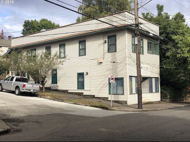 3615 SE Milwaukie Ave in Portland, OR - Building Photo - Building Photo