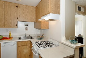 Windsor Court in Los Angeles, CA - Foto de edificio - Building Photo