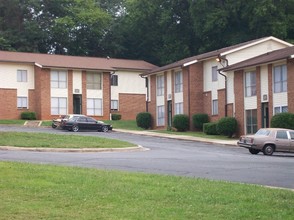 The Club Apartments in Lexington, NC - Building Photo - Building Photo