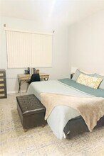 1002 SW 144th Ave in Pembroke Pines, FL - Building Photo - Building Photo