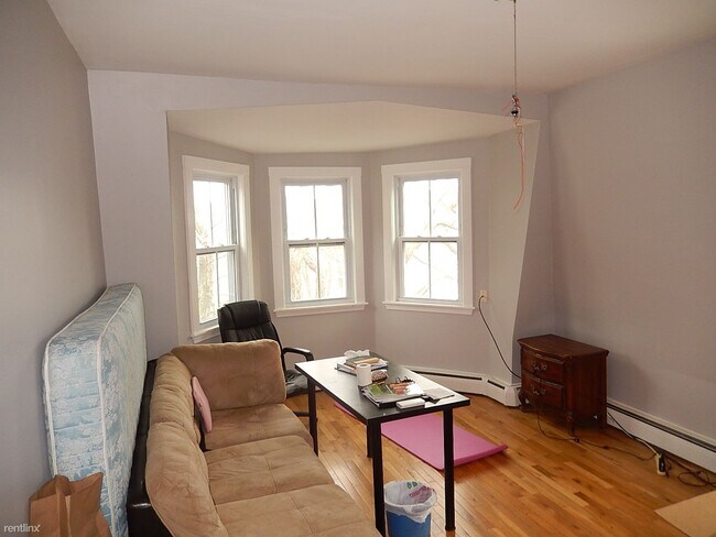 379 Windsor St-Unit -Apt 3 in Cambridge, MA - Building Photo - Building Photo