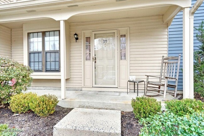 275 Gloucester Ct in Matawan, NJ - Building Photo - Building Photo