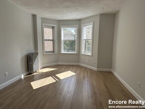 104 Queensberry St in Boston, MA - Building Photo - Building Photo