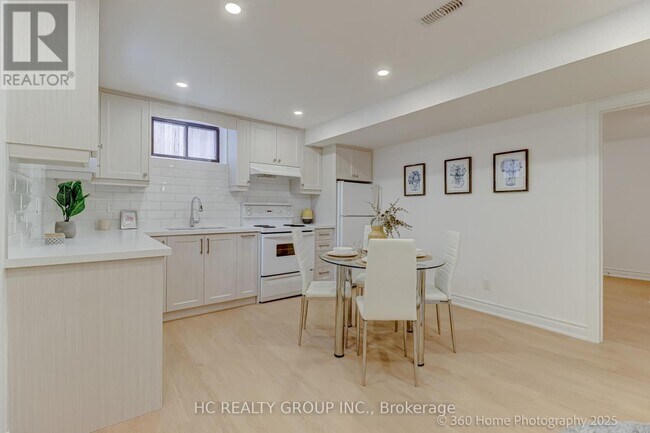 597 Conacher Dr in Toronto, ON - Building Photo - Building Photo