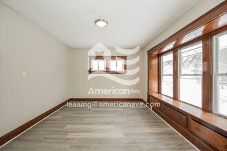 1027 Delia Ave in Akron, OH - Foto de edificio - Building Photo