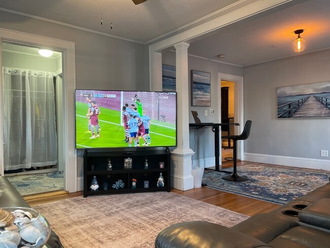 20 Crescent St, Unit 2