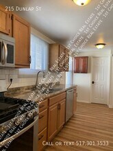 215 Dunlap St in Lansing, MI - Building Photo - Building Photo