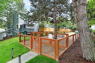 Hidden River Townhomes in Kirkland, WA - Foto de edificio - Building Photo