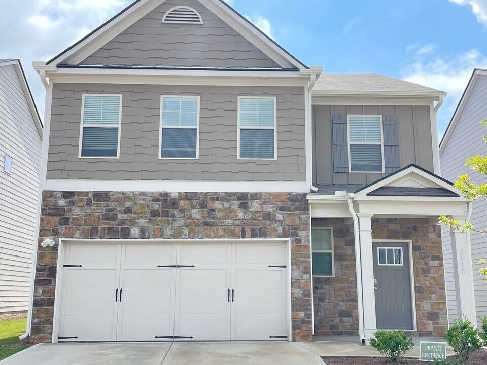 2810 Aralynn Wy in College Park, GA - Building Photo