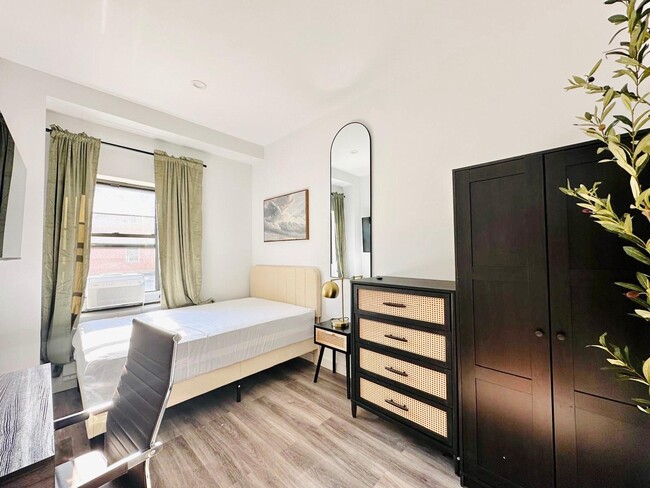 property at 287 Vanderbilt Ave