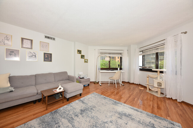 property at 1633 N Prospect Ave