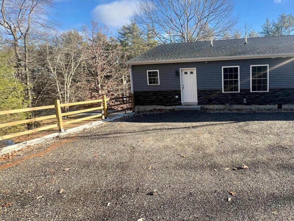 652 Goodwins Mills Rd in Biddeford, ME - Building Photo