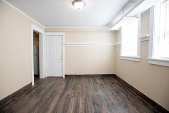 1704 E Locust St in Milwaukee, WI - Building Photo - Building Photo