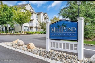 211 Mill Pond Wy in Eatontown, NJ - Building Photo