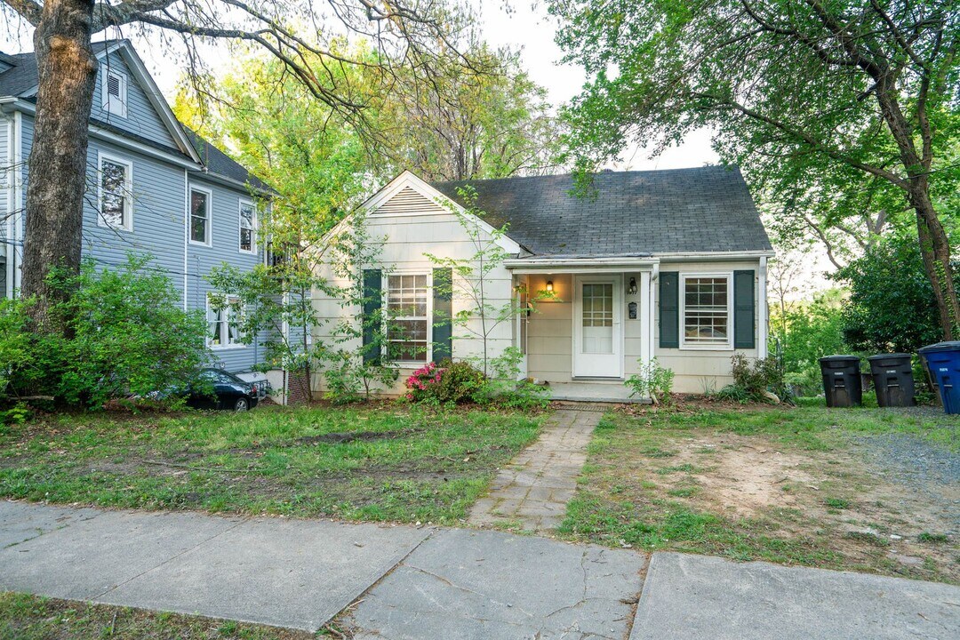 1017 W End Blvd in Winston-Salem, NC - Building Photo