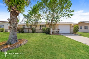 7914 Bracken Dr in Port Richey, FL - Building Photo