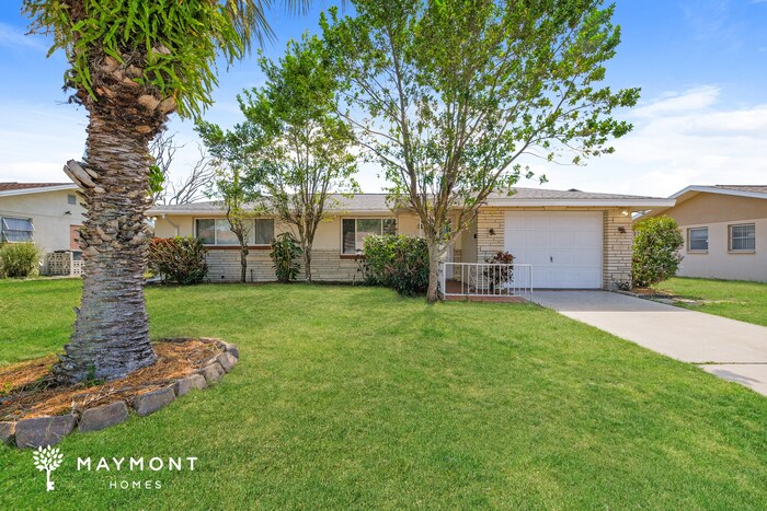 7914 Bracken Dr in Port Richey, FL - Foto de edificio