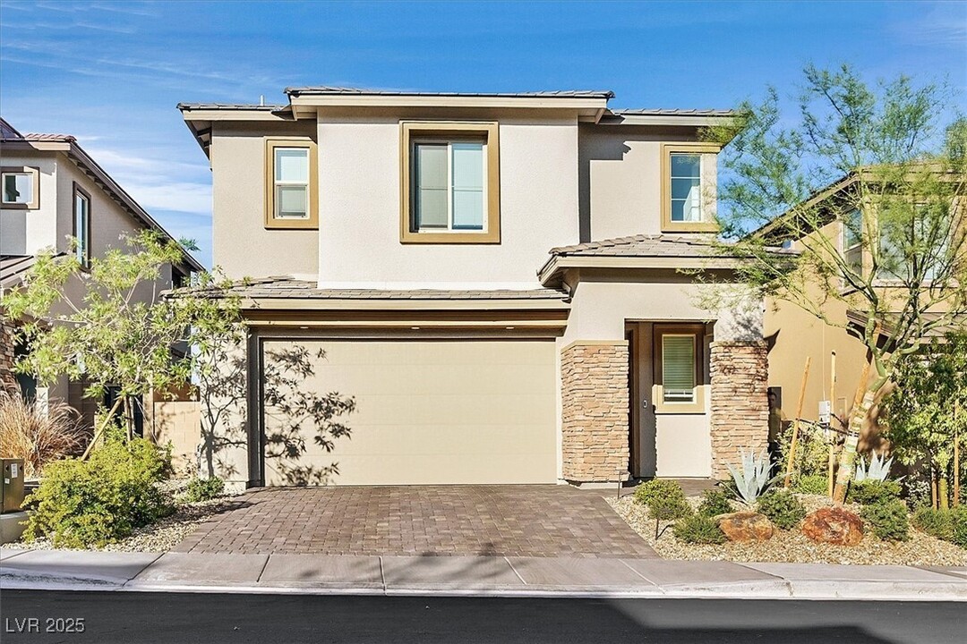 696 Rogue Wave St in Las Vegas, NV - Building Photo