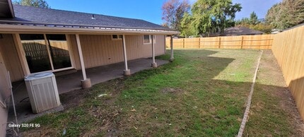 328 Snowy Butte Ln in Central Point, OR - Building Photo - Building Photo