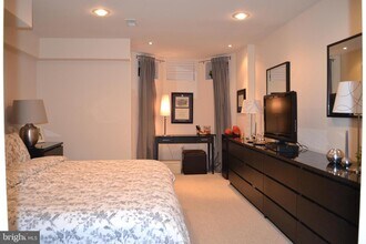 2339 Catharine St-Unit -A in Philadelphia, PA - Building Photo - Building Photo