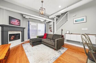 2231 N Lister Ave in Chicago, IL - Building Photo - Building Photo