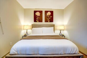 645 S 94th Pl in West Allis, WI - Building Photo - Building Photo