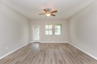 21356 Southern Charm Dr in Land O Lakes, FL - Foto de edificio - Building Photo