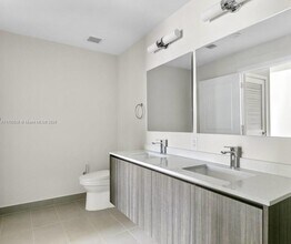 1938 Jackson St, Unit 502 in Hollywood, FL - Foto de edificio - Building Photo