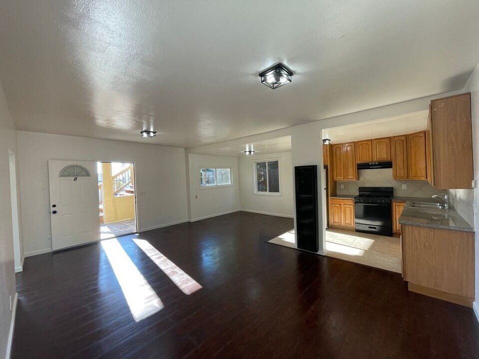 1396 E 27th St in Oakland, CA - Building Photo