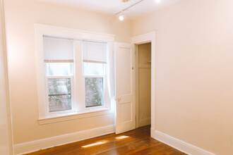 2298 Bellfield Ave, Unit 3 in Cleveland Heights, OH - Building Photo - Building Photo