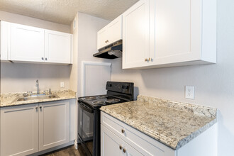 Timberfalls Apartment Homes in Tampa, FL - Building Photo - Building Photo