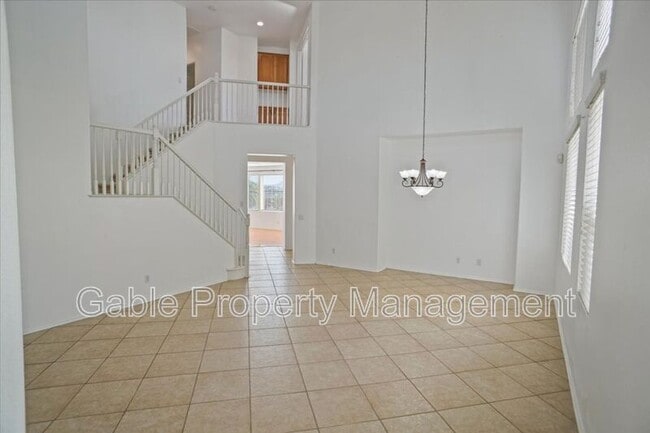 24022 Via Vista in Santa Clarita, CA - Building Photo - Building Photo