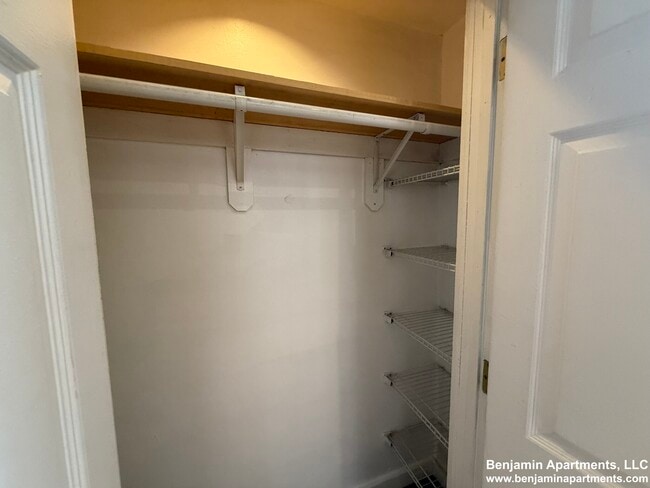 82 Phillips St, Unit 2 in Boston, MA - Foto de edificio - Building Photo