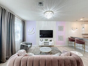 1240 Eucalyptus Dr in Hollywood, FL - Building Photo - Building Photo