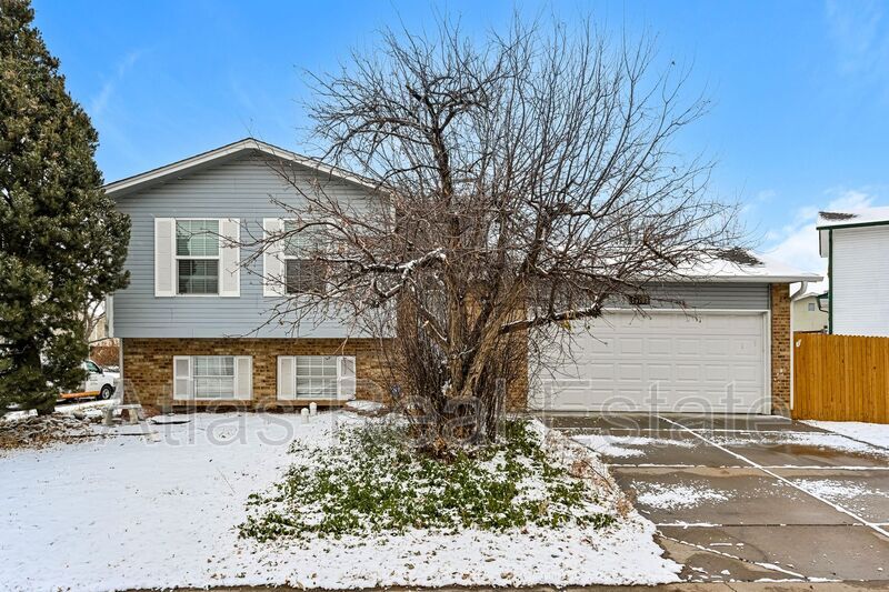 19703 E Oxford Dr in Aurora, CO - Building Photo