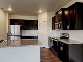 1703 192nd St Ct E in Spanaway, WA - Foto de edificio - Building Photo