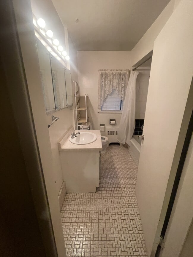 65 W 49th Ave in Vancouver, BC - Building Photo - Building Photo