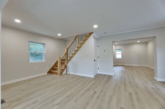 205 Island Rd in Mahwah, NJ - Building Photo - Building Photo