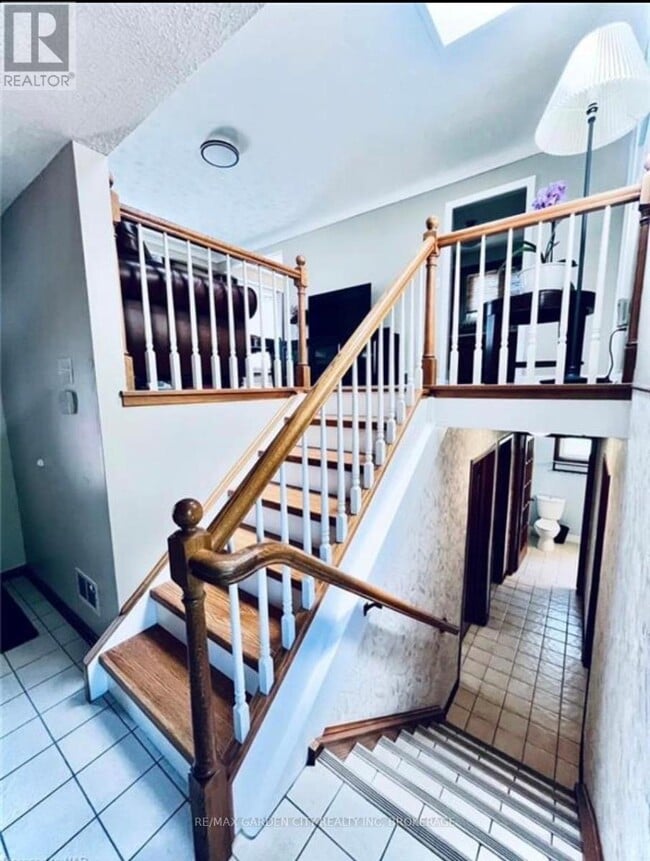 73 Lakeshore Rd in St Catharines, ON - Building Photo - Building Photo