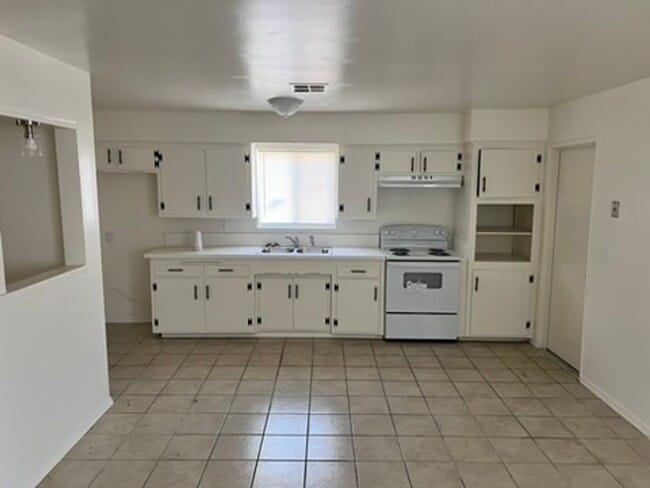 3801 Canadian St in Bakersfield, CA - Building Photo - Building Photo