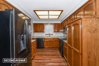 716 SE Shamrock Ln in Blue Springs, MO - Building Photo - Building Photo