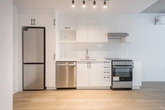 4988 Pl. de la Savane in Montréal, QC - Building Photo - Building Photo