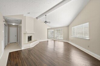 16107 Grassy Creek Dr in Houston, TX - Building Photo - Building Photo