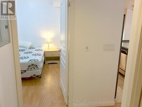 140-140 Simcoe St in Toronto, ON - Building Photo - Building Photo