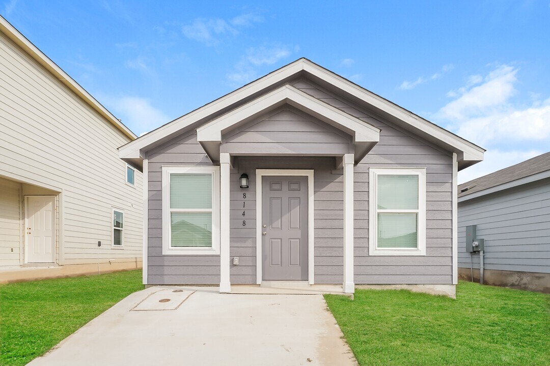 8148 Nube Medina in San Antonio, TX - Building Photo